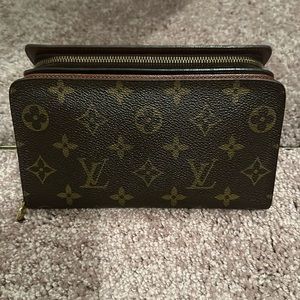 Louis Vuitton Zipper Wallet